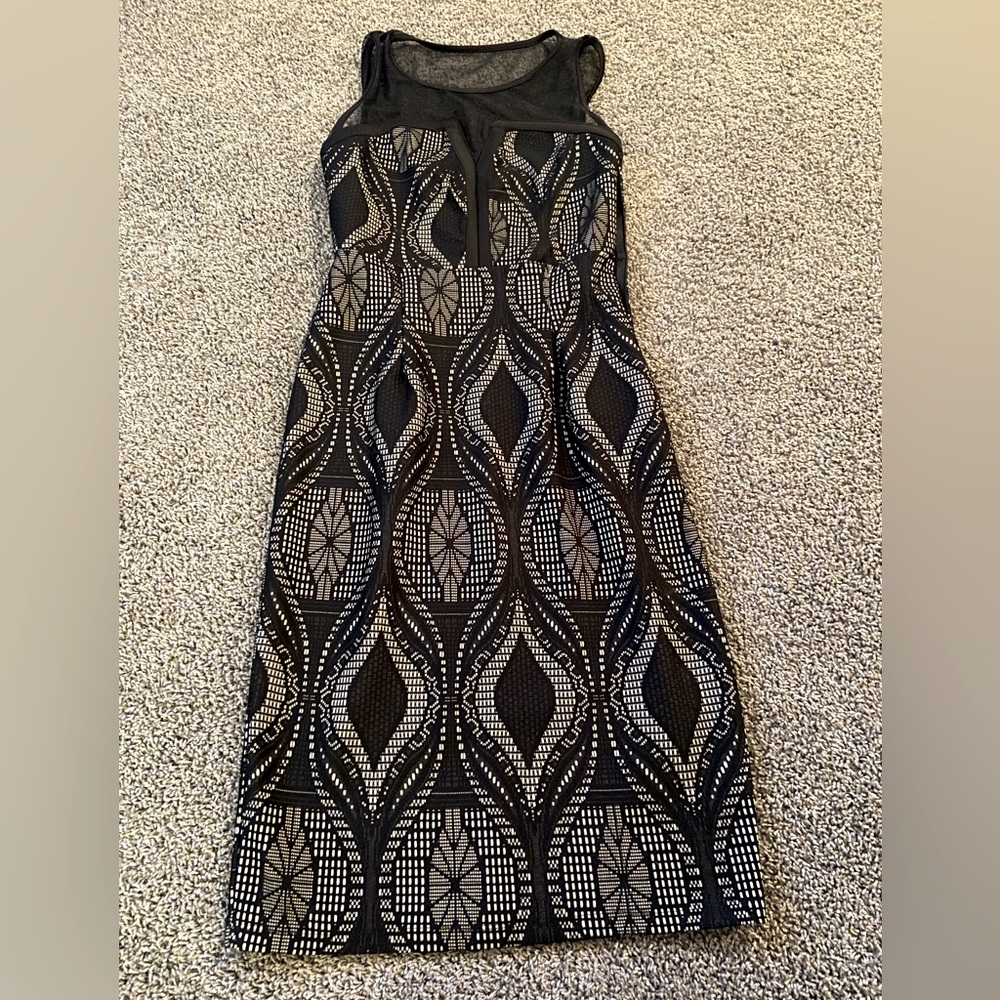 Sexy fitted dress - SIZE 4